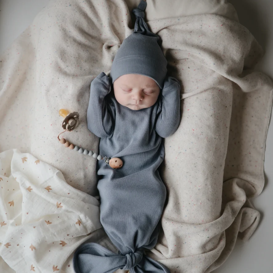 Mushie Baby Gown Ribbed Knotted | Tradewinds - Afbeelding 2